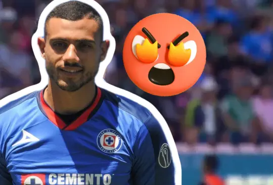Pese a la victoria de Cruz Azul contra León, la afición celeste expresó su enojo hacia el delantero griego Giorgos Giakoumakis. Pese a la victoria de Cruz Azul contra León, la afición celeste expresó su enojo hacia el delantero griego Giorgos Giakoumakis.