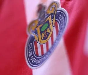 Chivas repatriaría a un mexicano en Europa; acaba con su sueño