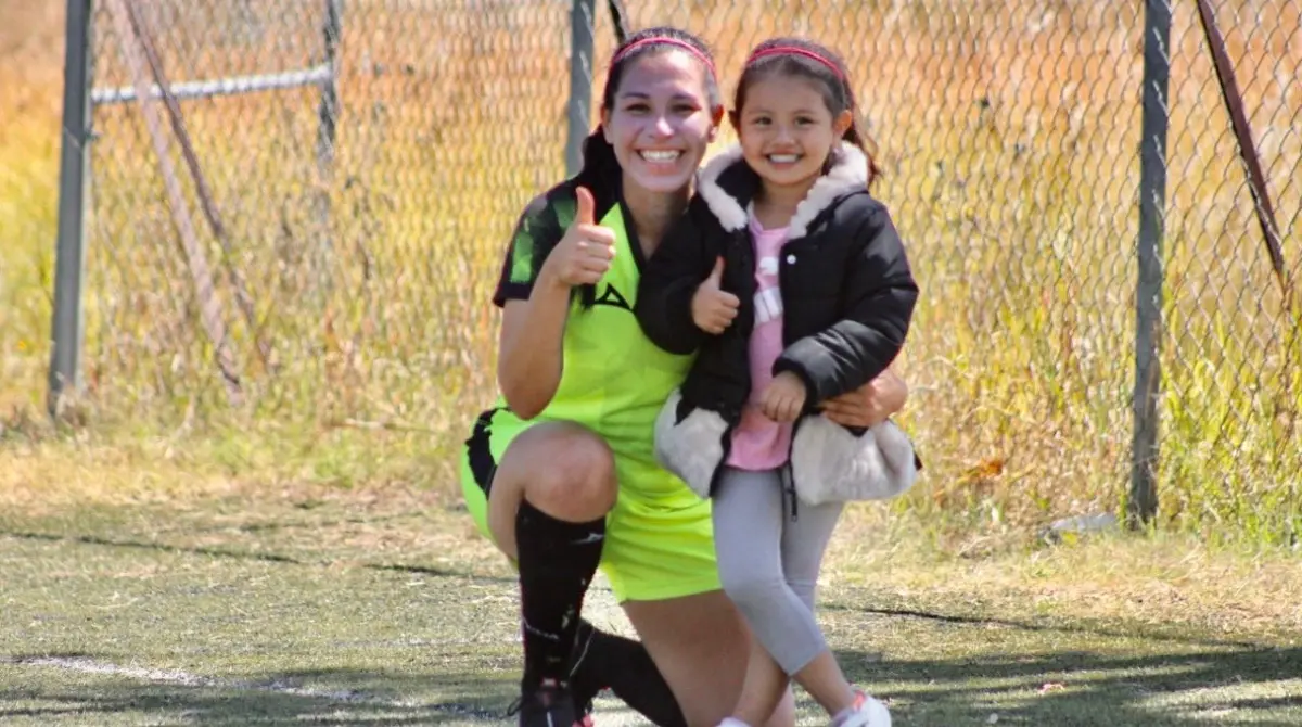 Esmeralda Verdugo, también futbolista de Xolos Femenil, es mamá de tres pequeños