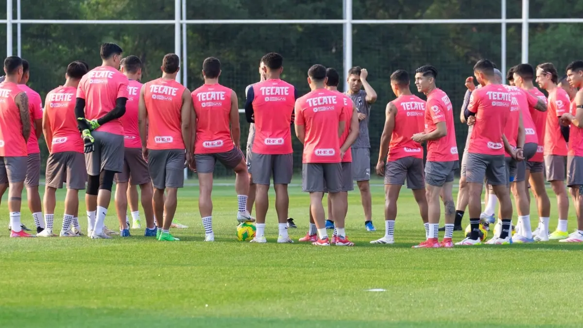  Varios jugadores de Rayados fueron exhibidos alcoholizándose 