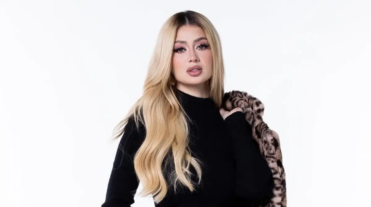 Su contenido en redes sociales se relacionaba con belleza, estilo de vida y glamour.