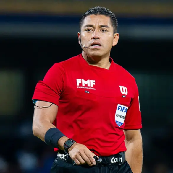 Acusan a figura de TUDN de condicionar árbitro del América vs Cruz Azul