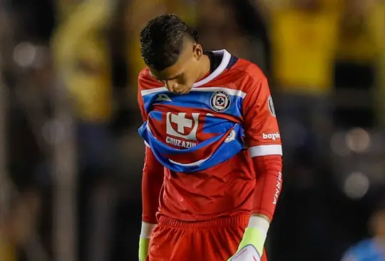 Kevin Mier se convirtió en el blanco de intensas críticas tras cometer un error crucial en la semifinal contra el América. Kevin Mier se convirtió en el blanco de intensas críticas tras cometer un error crucial en la semifinal contra el América.