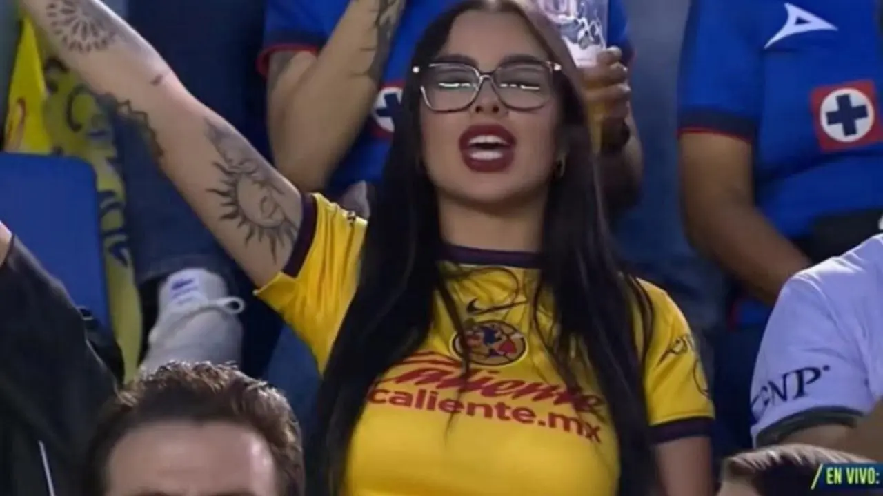  La chica presumió su pasión por los colores del América en televisión nacional. 