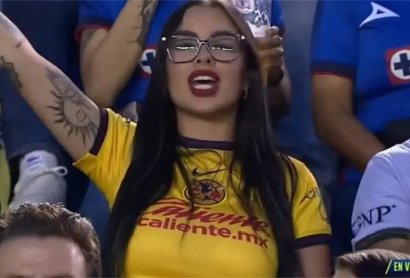 La chica presumi&oacute; su pasi&oacute;n por los colores del Am&eacute;rica en televisi&oacute;n nacional.