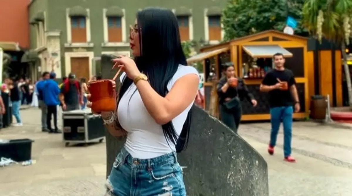 Las redes sociales de Leslie han aumentado considerablemente de seguidores, incluyendo su perfil de Facebook.