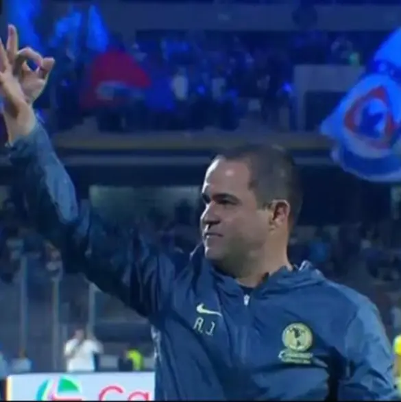 André Jardine explica el gesto que le hizo a fans de Cruz Azul