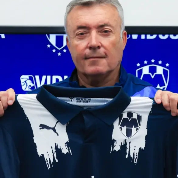 Domenec Torrent minimiza a Rayados en plena presentación