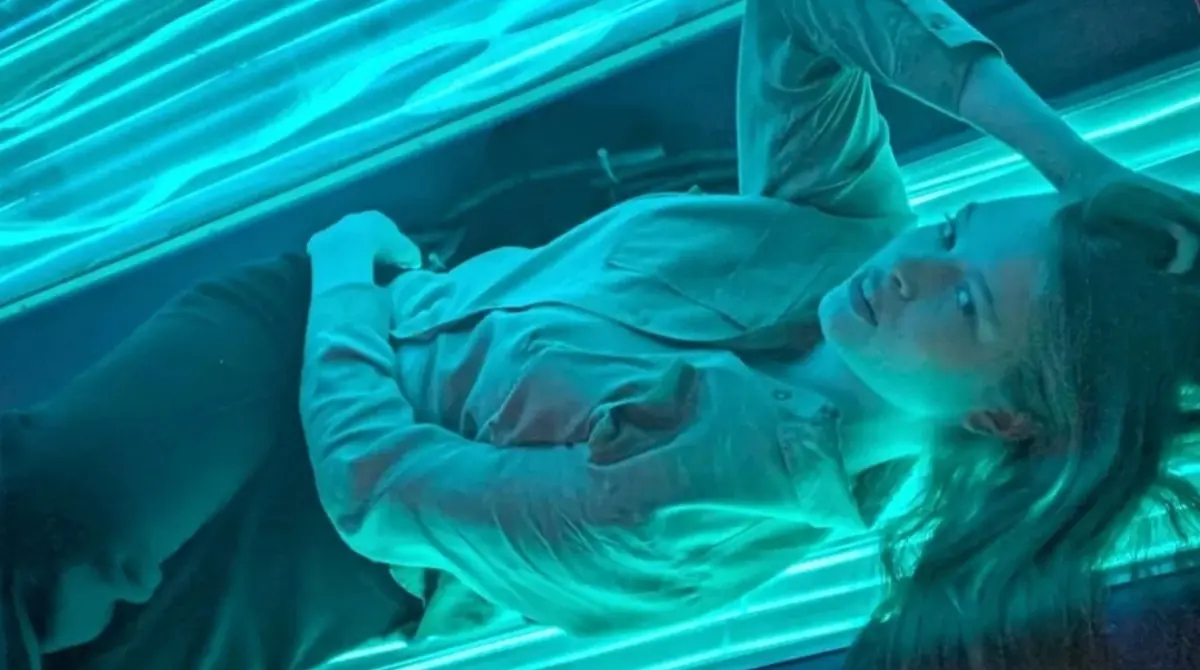 ''Un ser humano (probablemente)'', la frase con la que busca caracterizarse.