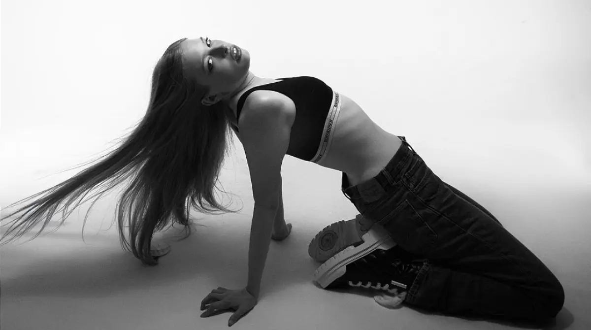 Vivian Jenna Wilson cursó parte de su vida académica en Tokio, Japón, justo antes de regresar a Estados Unidos para modelar.