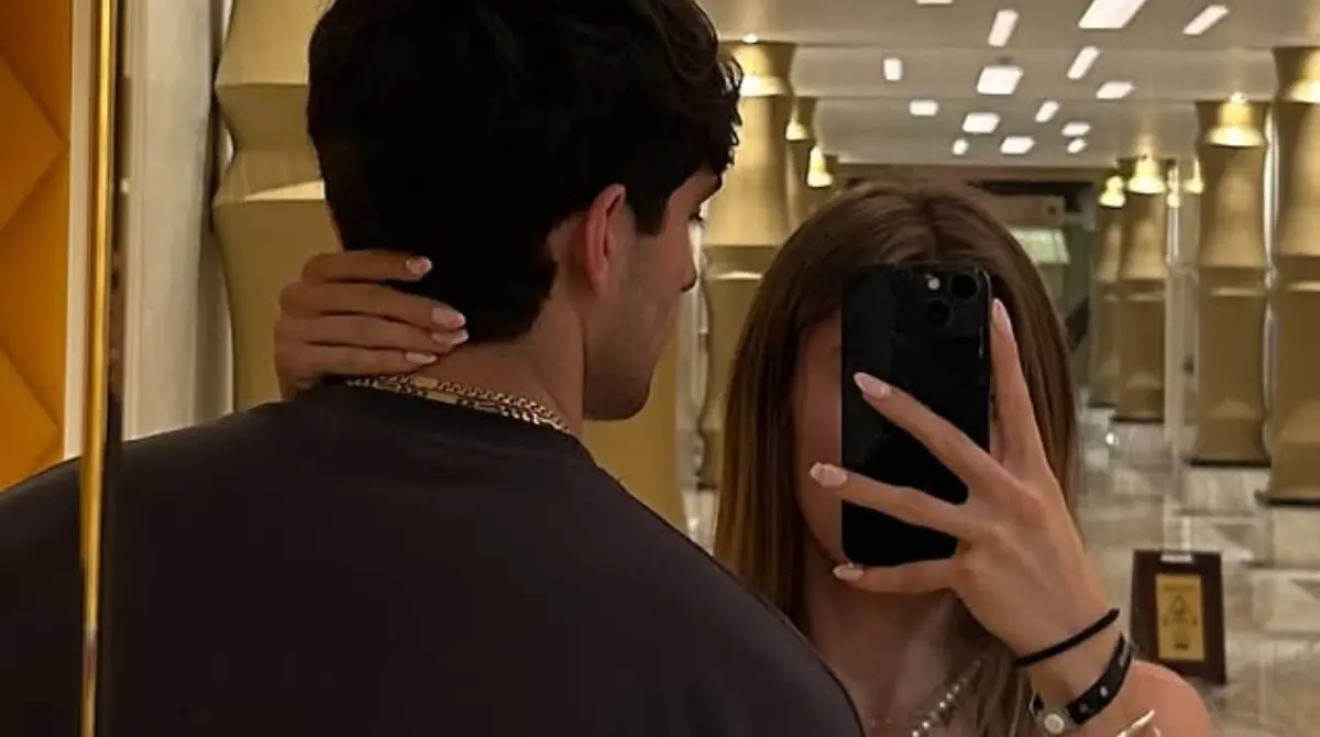 Su historia de amor con Tatiana Flores ha roto muchos corazones en redes sociales.