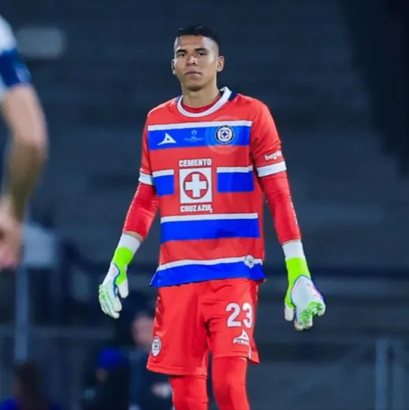Cruz Azul ficharía a portero desde Sudamérica si se va Kevin Mier