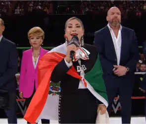 Deyra Barrera responde tras error en el himno en Worlds Collide