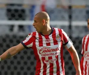 La promesa de Chicharito a Chivas para el Apertura 2025