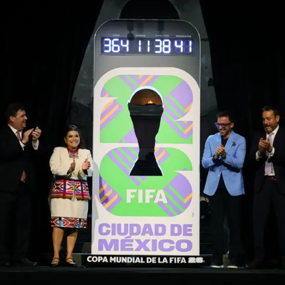 Afición se burla del reloj de la CDMX para el Mundial 2026