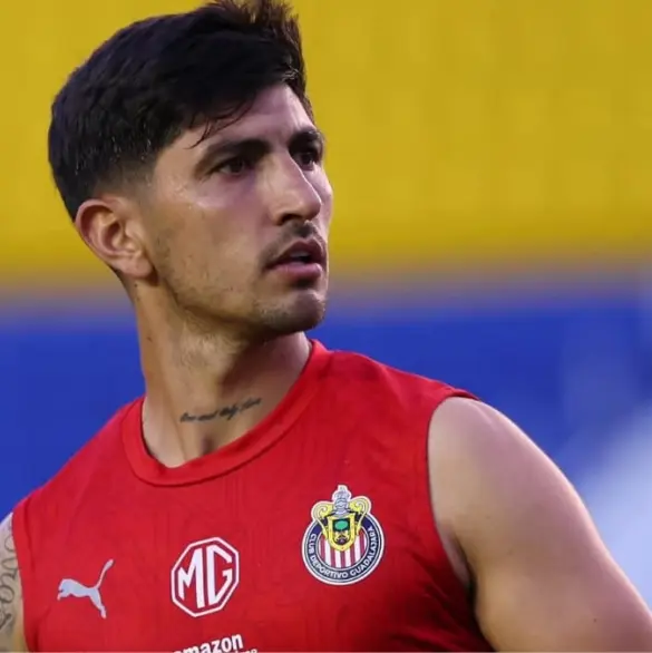 Acusan al Pocho Guzmán de hacer gesto de desprecio hacia Chivas