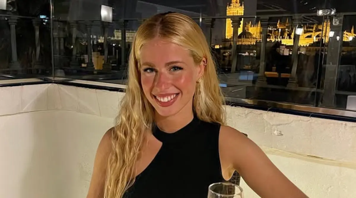 Aunque no existe una fecha exacta, se cree que la joven española de 24 años se relaciona con el mexicano aproximadamente desde septiembre de 2021.