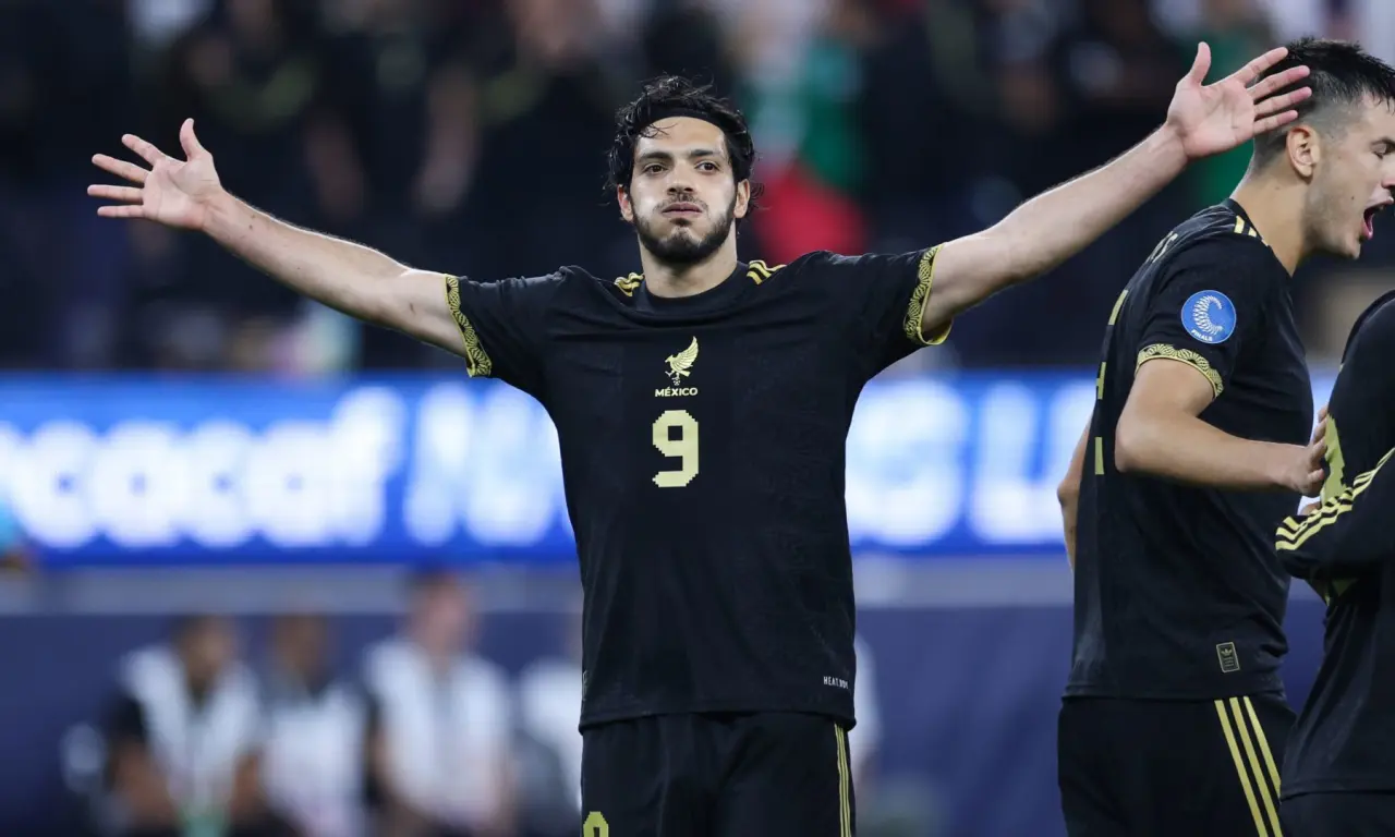  Una encuesta de Mitofsky revela que 55% de los aficionados mexicanos están insatisfechos con la preparación de la Selección Nacional rumbo al Mundial. 