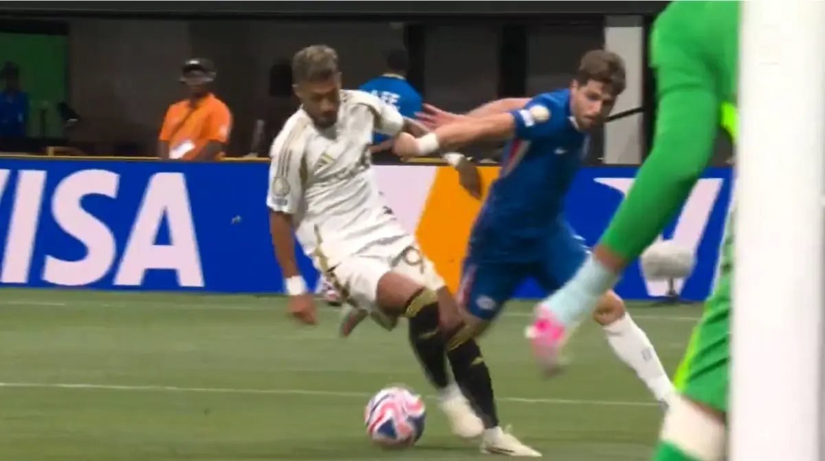 Los memes no pasaron desapercibidos y aquí te dejamos algunos de ellos.