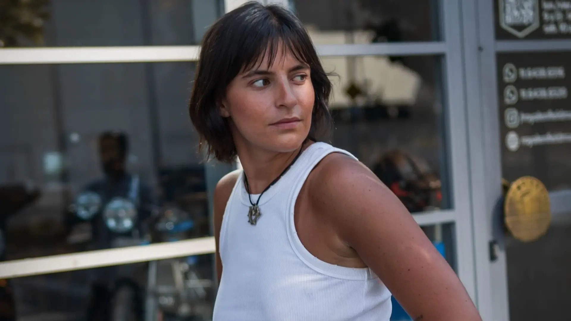 El analista fue señalado por coquetear con su compañera en plena transmisión. 