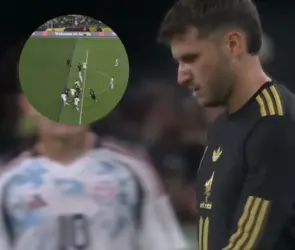 Santi Giménez rompe el silencio tras su gol anulado