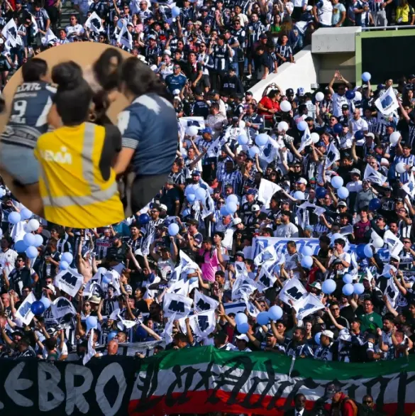 VIDEO: Aficionadas de Rayados pelean en un baño