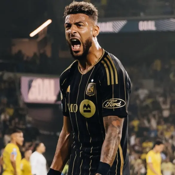 El enorme sueldo que Denis Bouanga le exige al América