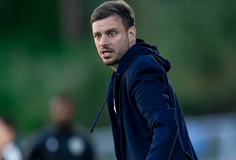 Martín Anselmi no logró enderezar el barco del Porto Martín Anselmi no logró enderezar el barco del Porto
