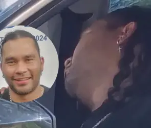 Policías posan con el Gullit Peña tras su detención