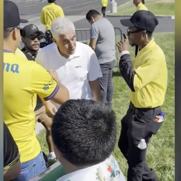 Tuca Ferretti niega autógrafo a aficionado del América y desata polémica