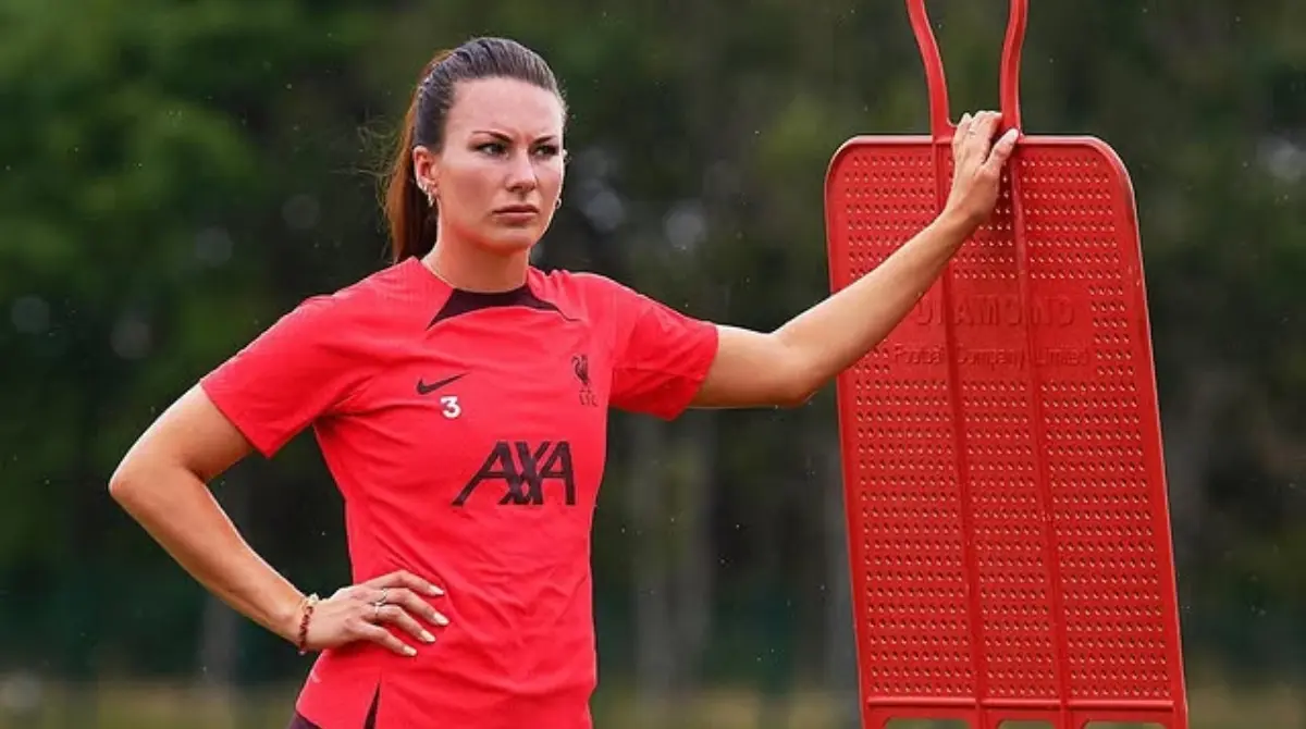 En Inglaterra, Leighanne es considerada como ''una defensa de calidad y contundente, que además es una auténtica líder''.