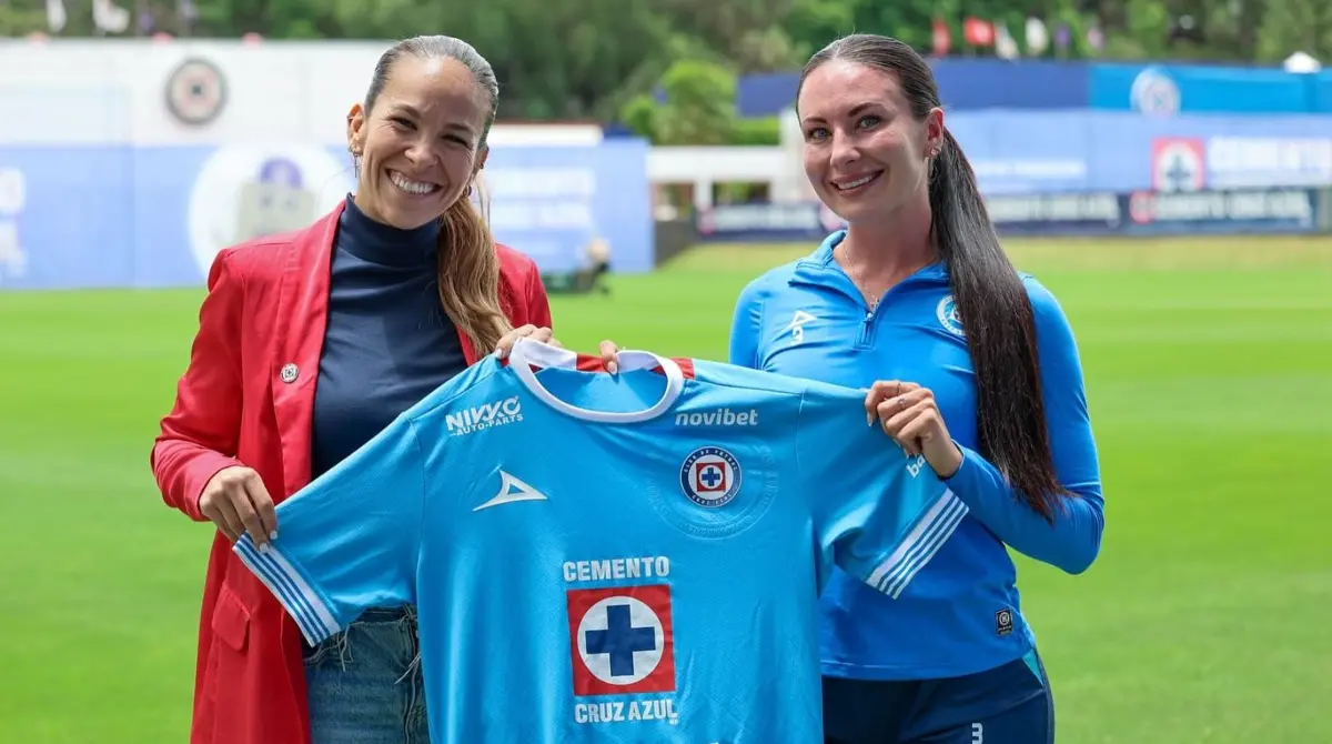 Robe fue presentada oficialmente con el equipo luego de días de muchos rumores.