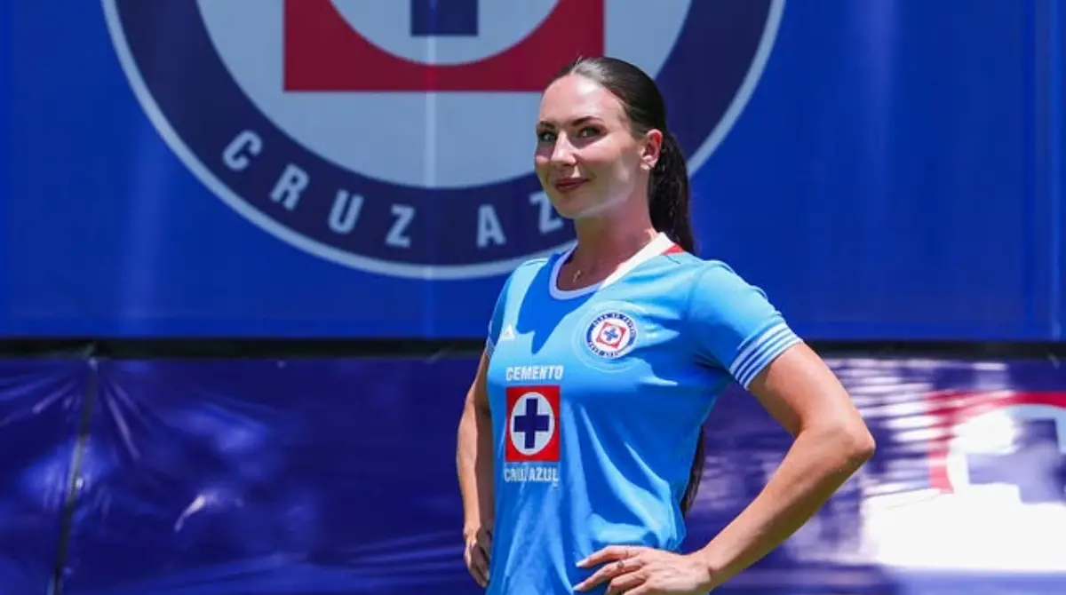 La futbolista inglesa llega a La Noria como estrella.