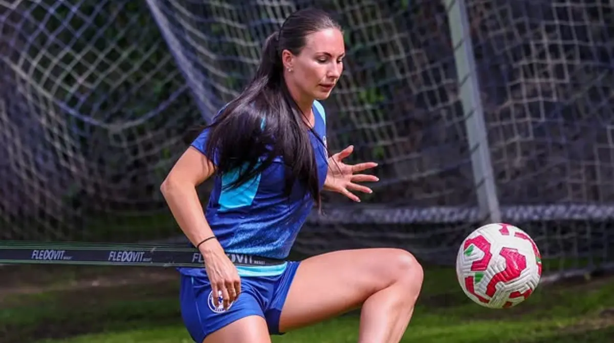 Puede presumir que es la primera futbolista inglesa en la historia de la Liga MX Femenil.