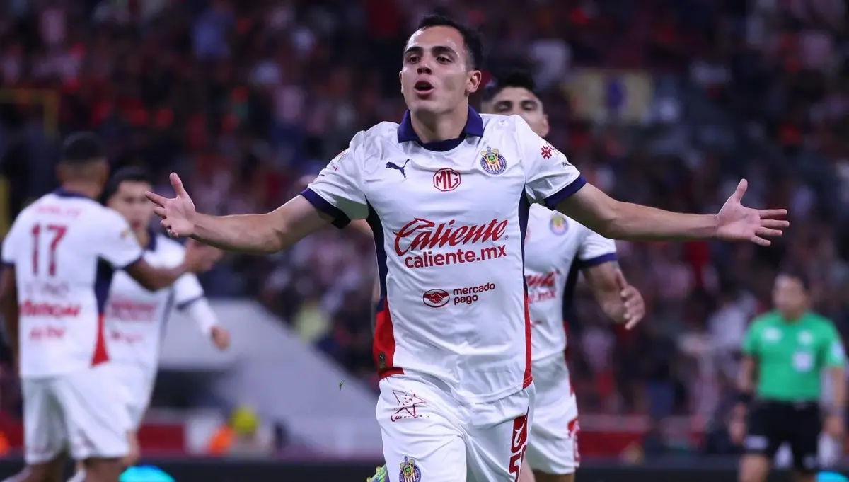  Chivas blindó a Hugo Camberos 