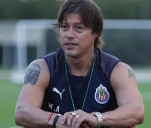 Almeyda recuerda a Chivas tras llegar al Sevilla: desventaja
