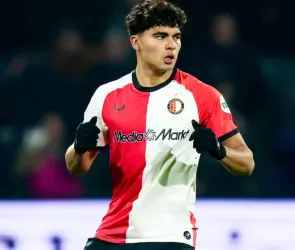 Stephano Carrillo saldría de Feyenoord para jugar en el ascenso