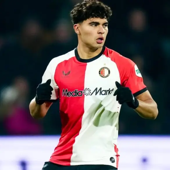 Stephano Carrillo saldría de Feyenoord para jugar en el ascenso