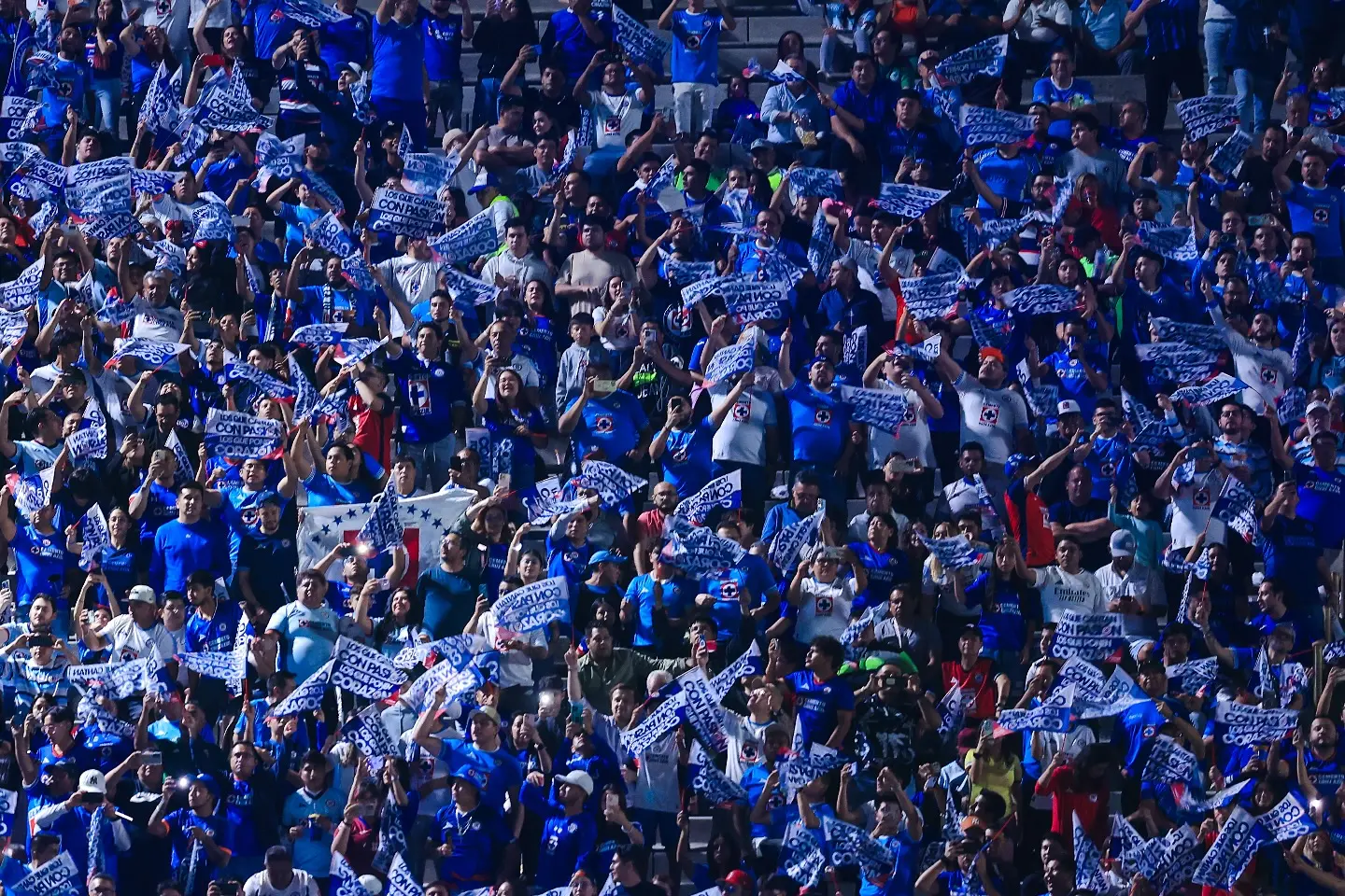 La afición de Cruz Azul espera con ansias un nuevo estadio para el equipo La afición de Cruz Azul espera con ansias un nuevo estadio para el equipo