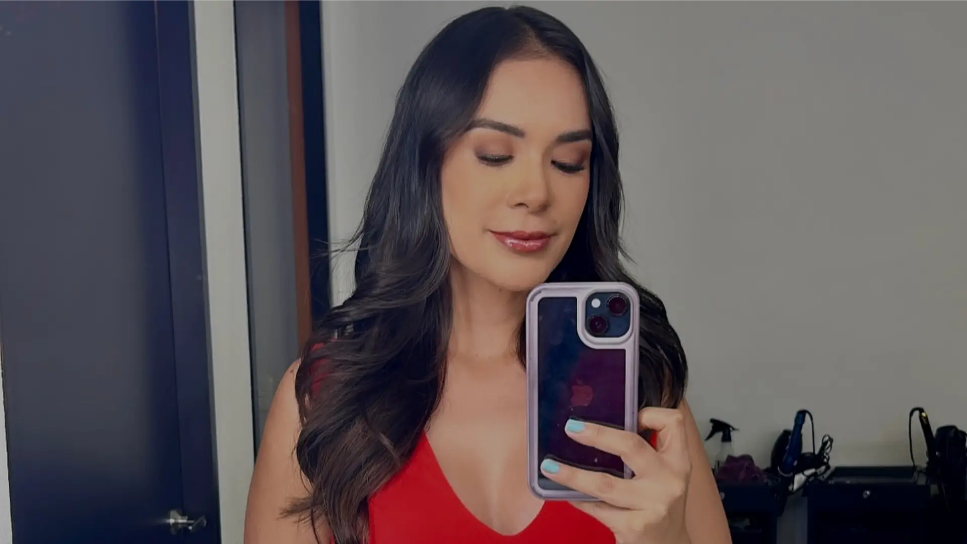 Estuvo casi 8 años en Fox Sports MX donde hizo cobertura tanto en cancha como en mesas de debate.