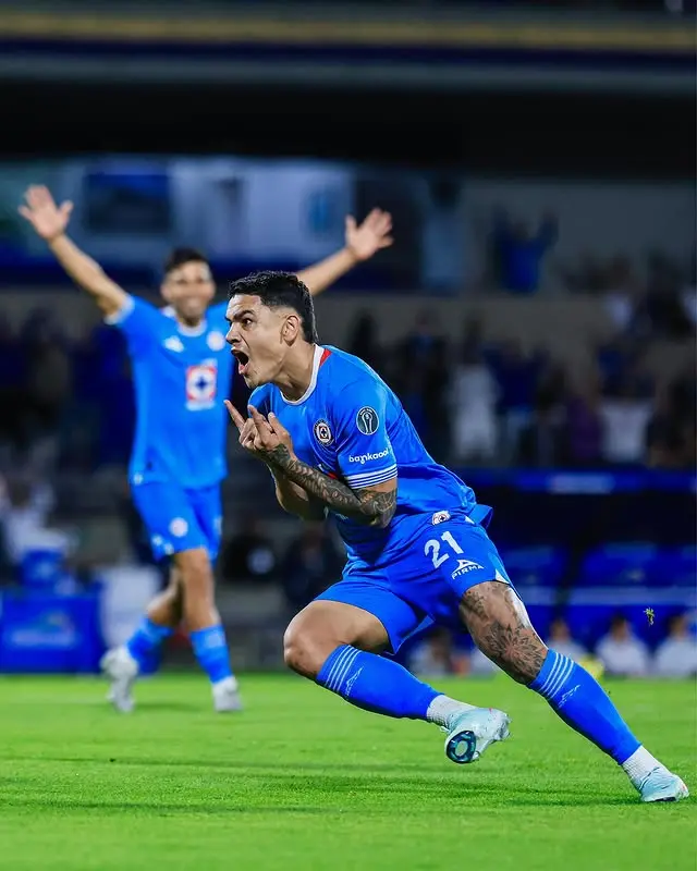 El 'Toro' Fernández ya no entra en planes de Cruz Azul El 'Toro' Fernández ya no entra en planes de Cruz Azul