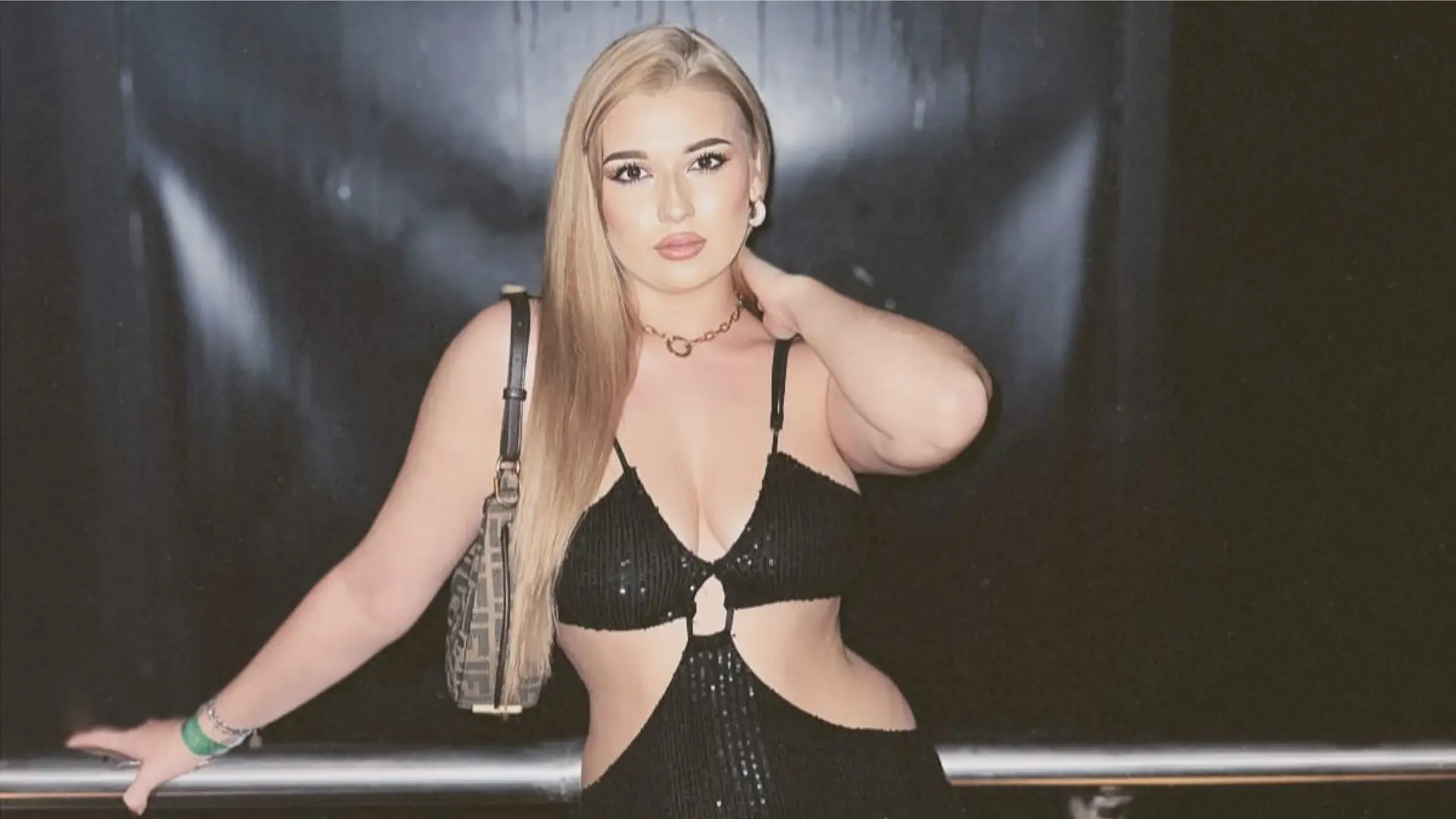 Al final también compartió el testimonio de una asistente que aseguró no hubo encuentros físicos.