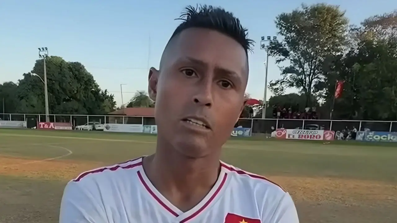  El paraguayo volvió a llamar la atención en redes sociales por su apariencia. 