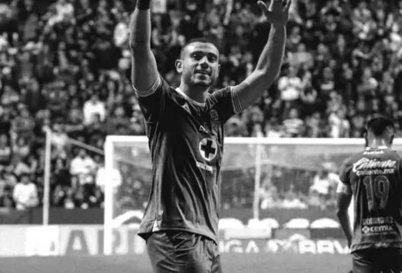 Giakoumakis reapareció con Cruz Azul