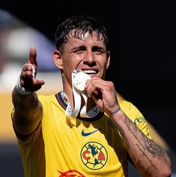 Chicote Calderón se burla de Chivas tras comparaciones con América