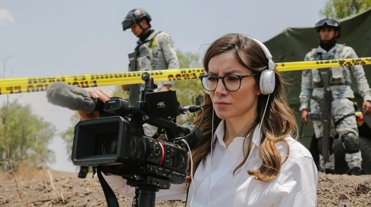 También se desempeño como columnista en El Independiente, medio que también le dio las gracias tras su polémica. También se desempeño como columnista en El Independiente, medio que también le dio las gracias tras su polémica.