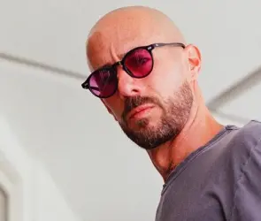 Exhiben trato especial del gobierno con Diego Dreyfus, coach de Chicharito