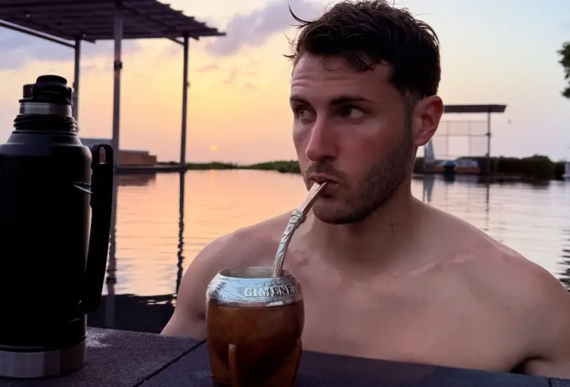 Mientras otros delanteros mexicanos ya entrenan a tope, Giménez sigue de vacaciones