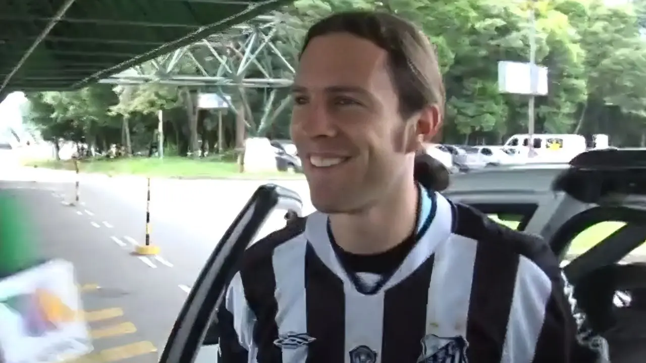 Desafortunadamente falleció en activo a los 31 años cuando jugaba en Grecia.