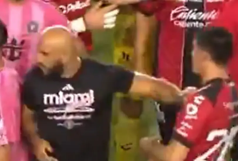 El guardaespaldas de Lionel Messi atacó a los futbolistas del Atlas El guardaespaldas de Lionel Messi atacó a los futbolistas del Atlas